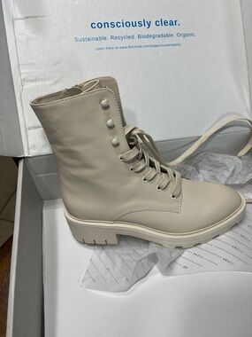 NEW IN BOX Dolce Vita Cream Lace-Up Combat Boots with Chunky Sole